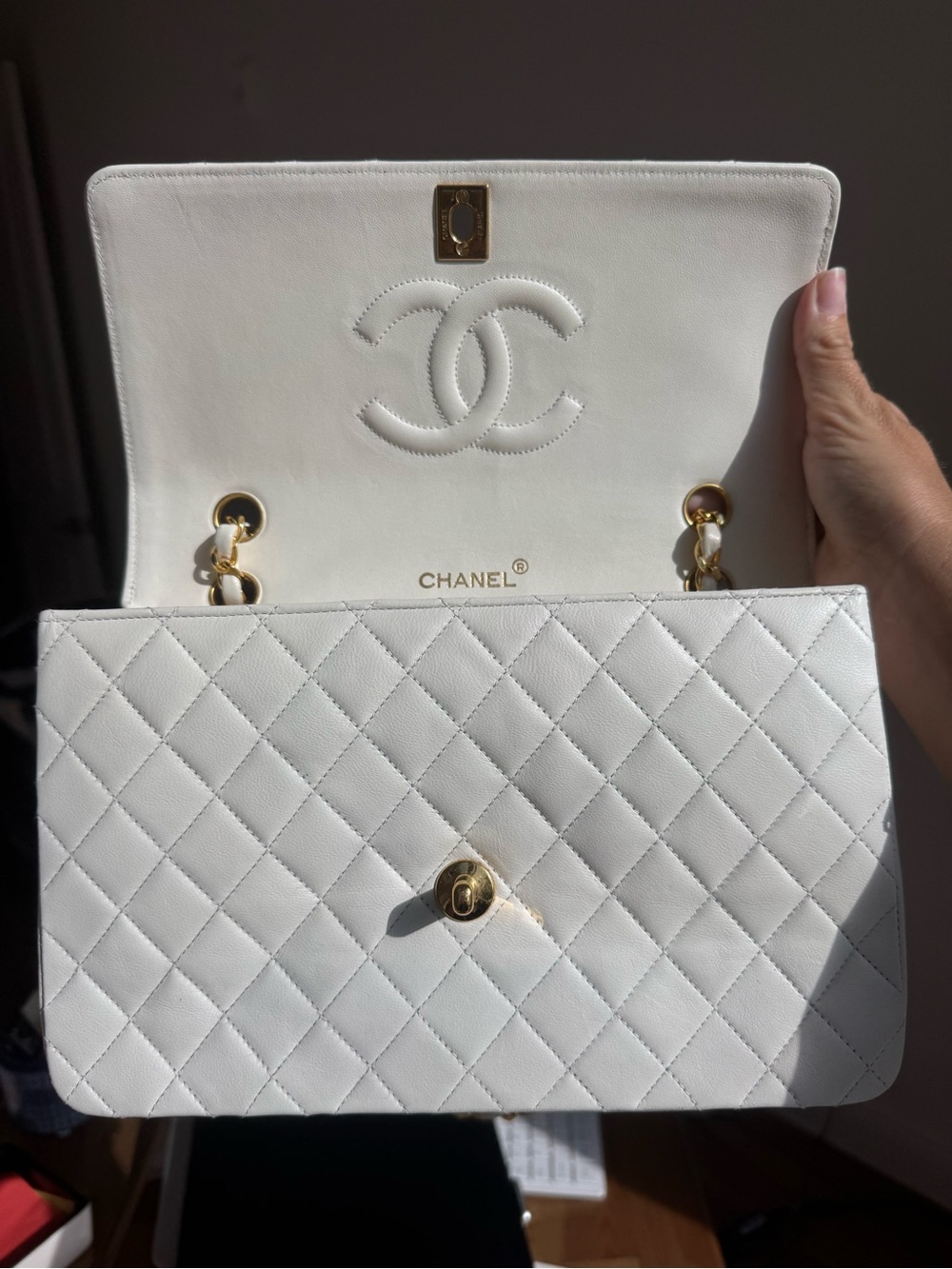 Chanel Vintage Classic Flap Bag | White Lambskin | 24K Gold Hardware, AUTHENTIC - Picture 11 of 17